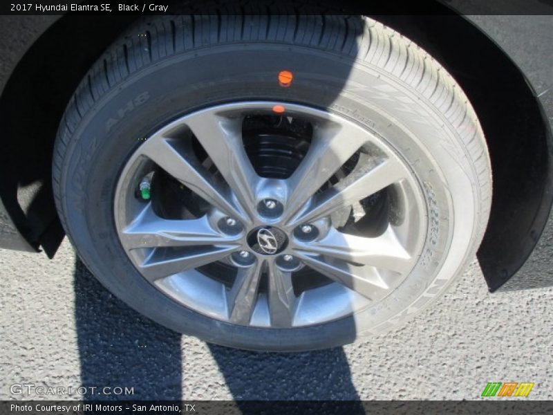 Black / Gray 2017 Hyundai Elantra SE
