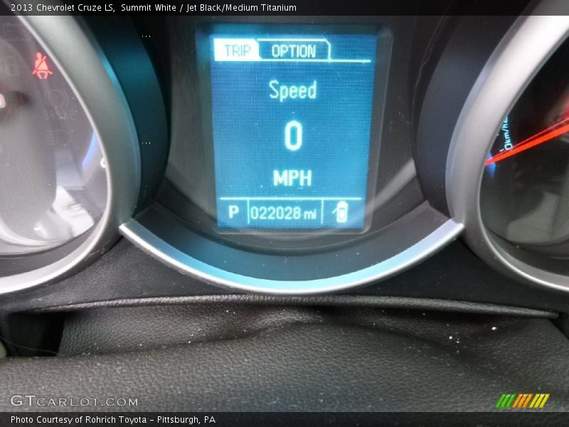 Summit White / Jet Black/Medium Titanium 2013 Chevrolet Cruze LS