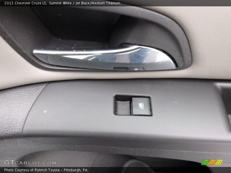 Summit White / Jet Black/Medium Titanium 2013 Chevrolet Cruze LS