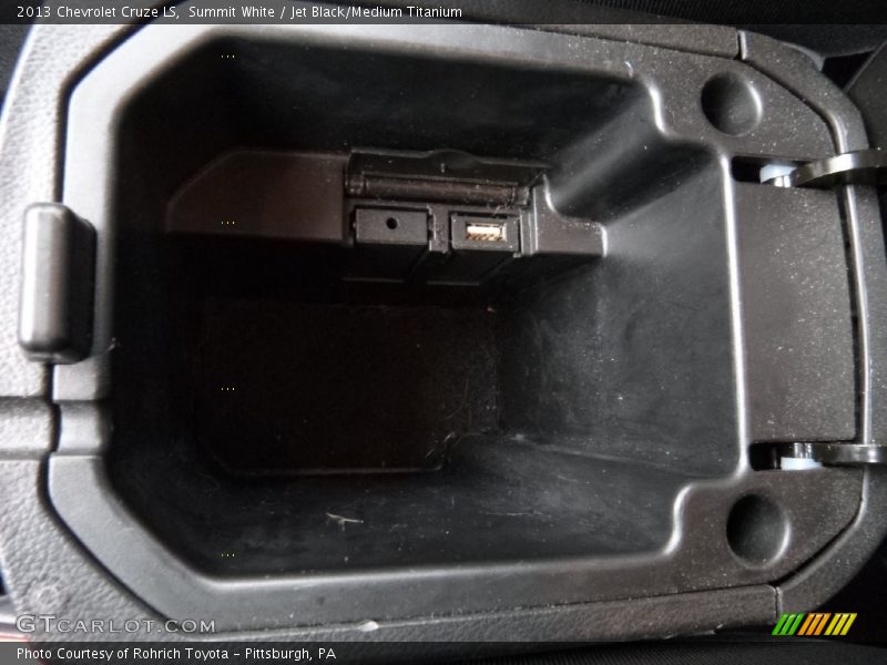 Summit White / Jet Black/Medium Titanium 2013 Chevrolet Cruze LS