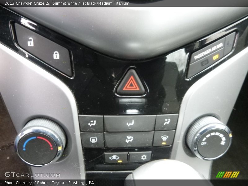 Summit White / Jet Black/Medium Titanium 2013 Chevrolet Cruze LS