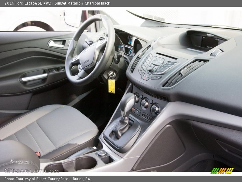 Sunset Metallic / Charcoal Black 2016 Ford Escape SE 4WD