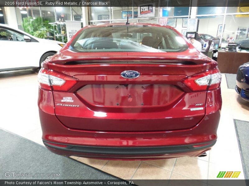 Ruby Red Metallic / Charcoal Black 2016 Ford Fusion SE