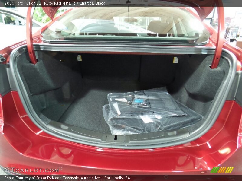 Ruby Red Metallic / Charcoal Black 2016 Ford Fusion SE