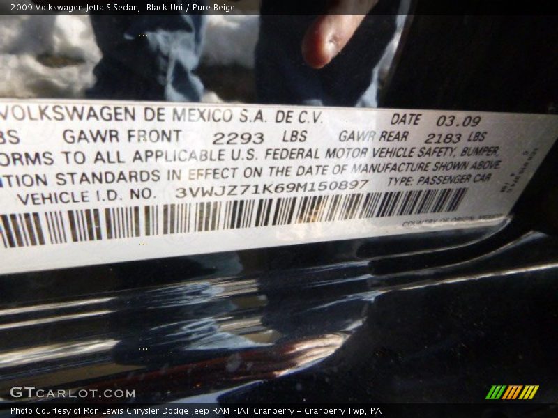 Black Uni / Pure Beige 2009 Volkswagen Jetta S Sedan