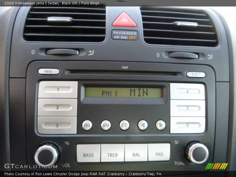 Black Uni / Pure Beige 2009 Volkswagen Jetta S Sedan