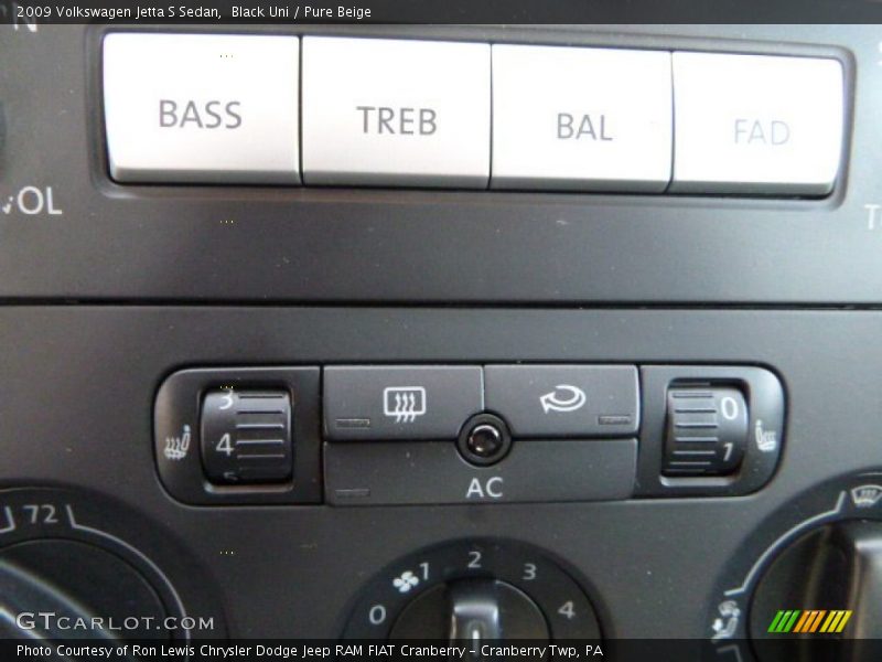 Black Uni / Pure Beige 2009 Volkswagen Jetta S Sedan