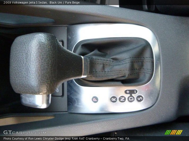 Black Uni / Pure Beige 2009 Volkswagen Jetta S Sedan