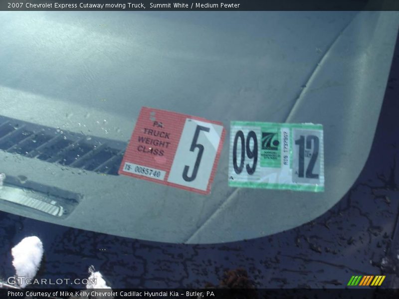 Summit White / Medium Pewter 2007 Chevrolet Express Cutaway moving Truck