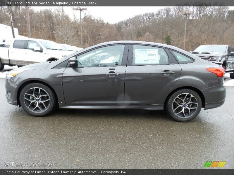 Magnetic / Charcoal Black 2016 Ford Focus SE Sedan