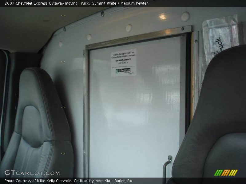 Summit White / Medium Pewter 2007 Chevrolet Express Cutaway moving Truck