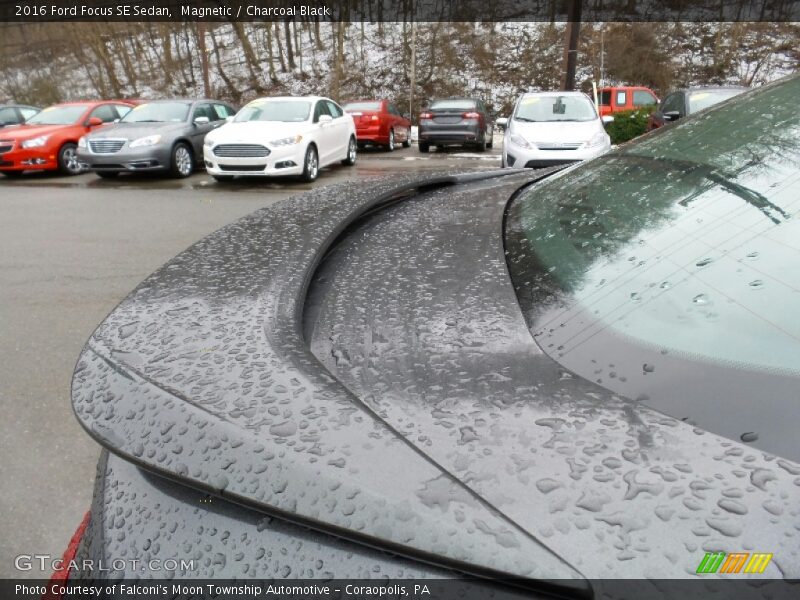 Magnetic / Charcoal Black 2016 Ford Focus SE Sedan