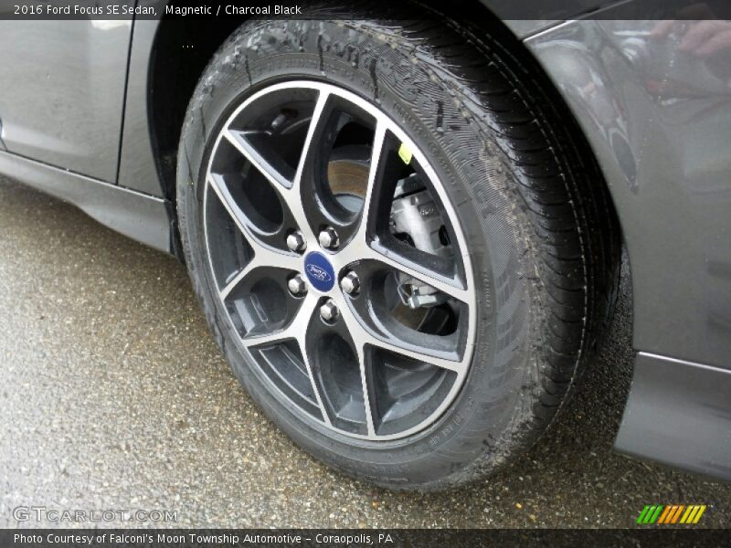 Magnetic / Charcoal Black 2016 Ford Focus SE Sedan
