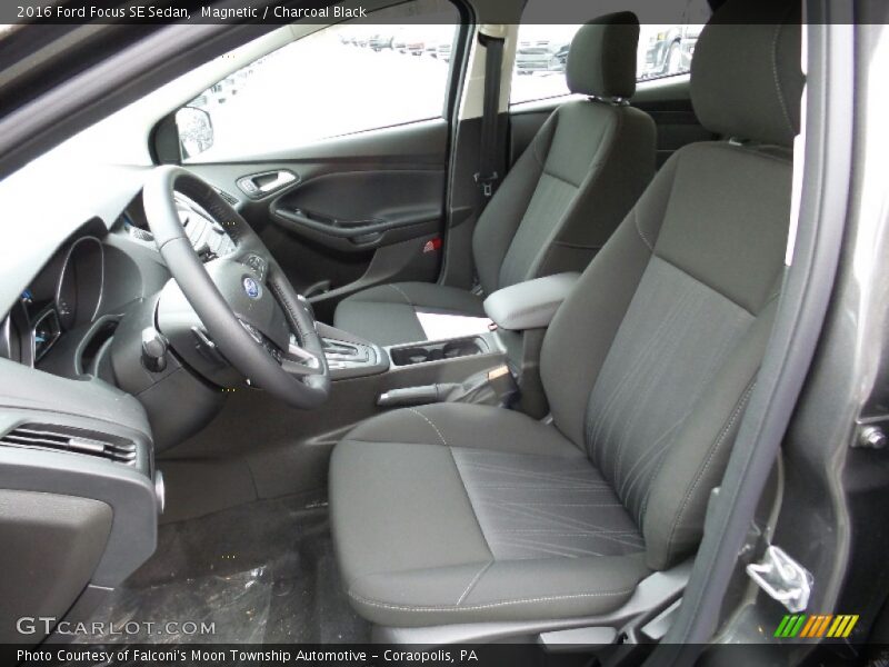 Magnetic / Charcoal Black 2016 Ford Focus SE Sedan