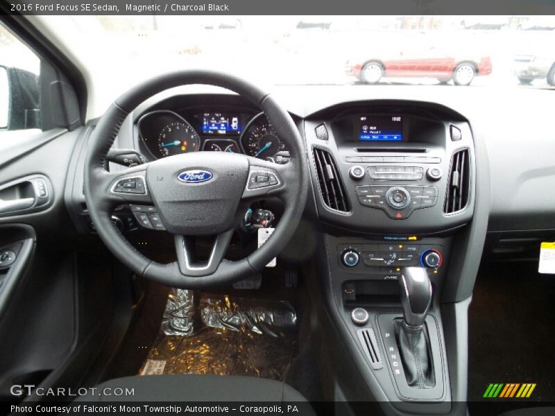 Magnetic / Charcoal Black 2016 Ford Focus SE Sedan