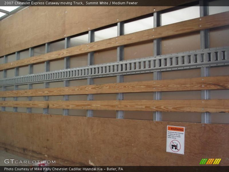 Summit White / Medium Pewter 2007 Chevrolet Express Cutaway moving Truck