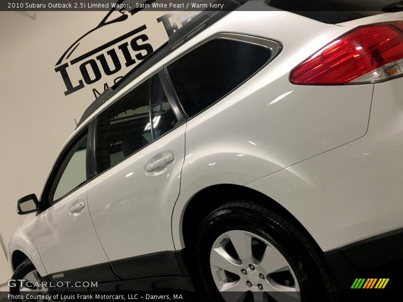 Satin White Pearl / Warm Ivory 2010 Subaru Outback 2.5i Limited Wagon