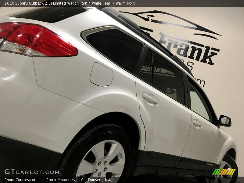 Satin White Pearl / Warm Ivory 2010 Subaru Outback 2.5i Limited Wagon