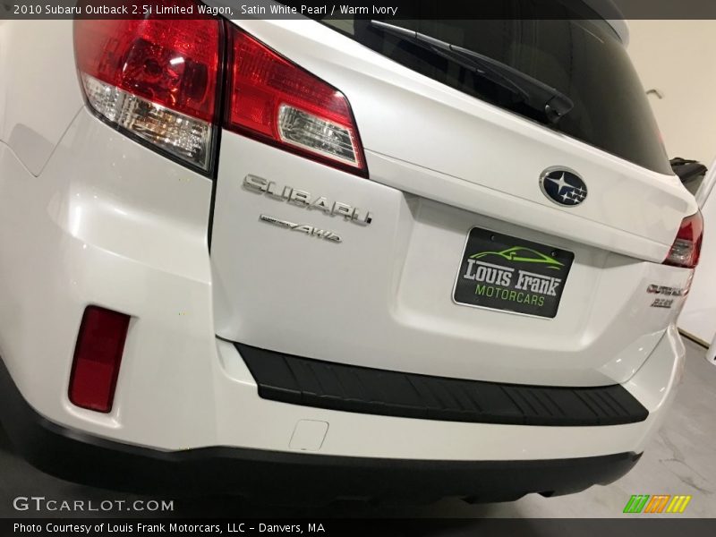 Satin White Pearl / Warm Ivory 2010 Subaru Outback 2.5i Limited Wagon