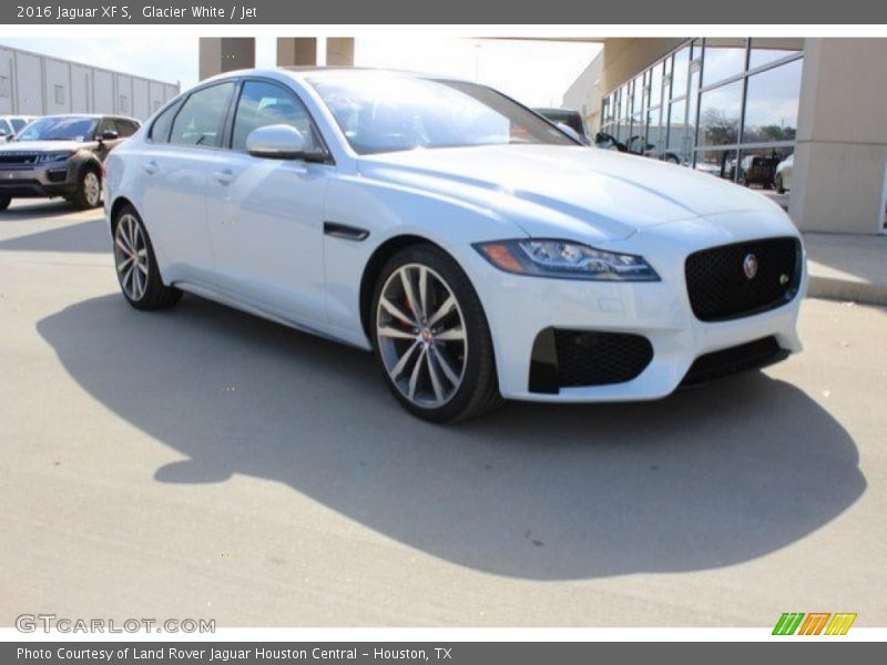 Glacier White / Jet 2016 Jaguar XF S