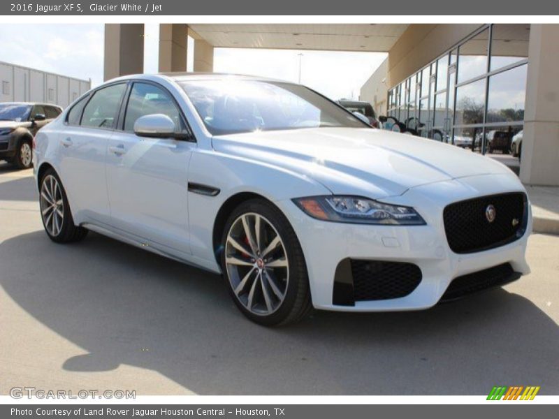 Glacier White / Jet 2016 Jaguar XF S