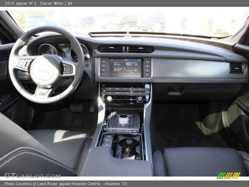 Glacier White / Jet 2016 Jaguar XF S