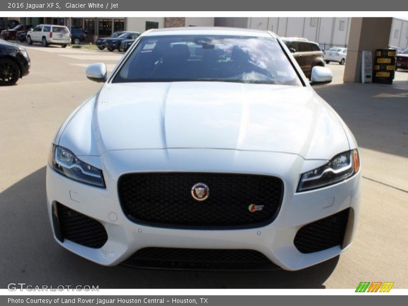 Glacier White / Jet 2016 Jaguar XF S