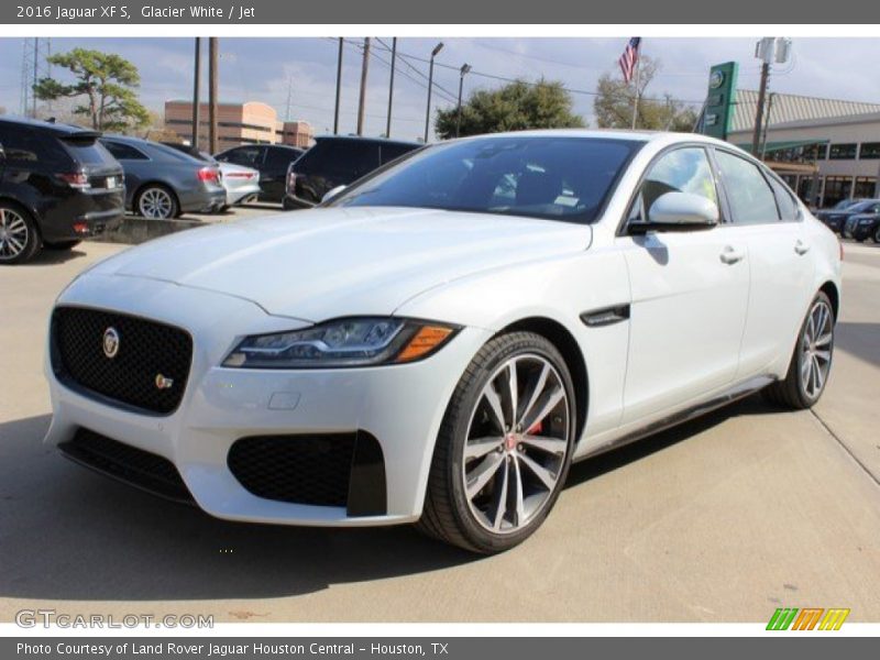 Glacier White / Jet 2016 Jaguar XF S