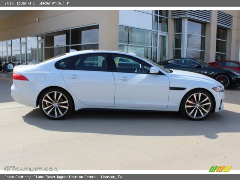 Glacier White / Jet 2016 Jaguar XF S