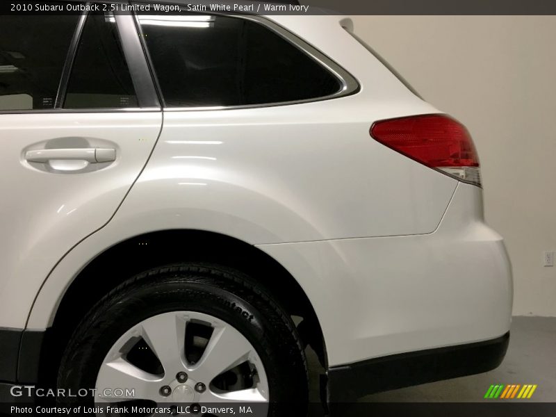 Satin White Pearl / Warm Ivory 2010 Subaru Outback 2.5i Limited Wagon