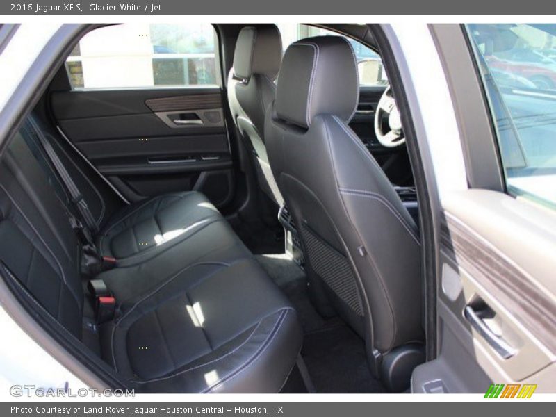 Glacier White / Jet 2016 Jaguar XF S