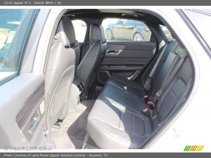 Glacier White / Jet 2016 Jaguar XF S