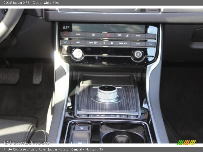 Glacier White / Jet 2016 Jaguar XF S