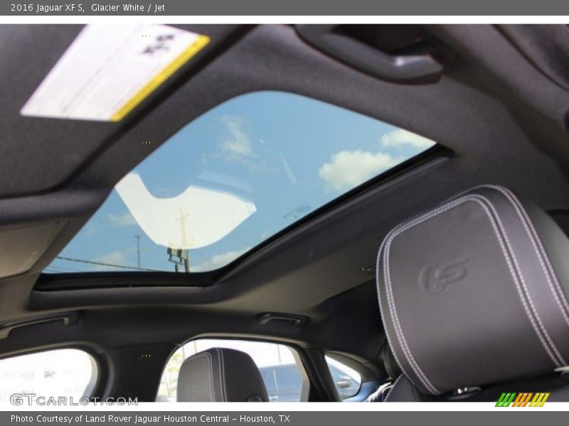 Glacier White / Jet 2016 Jaguar XF S