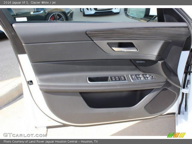 Glacier White / Jet 2016 Jaguar XF S