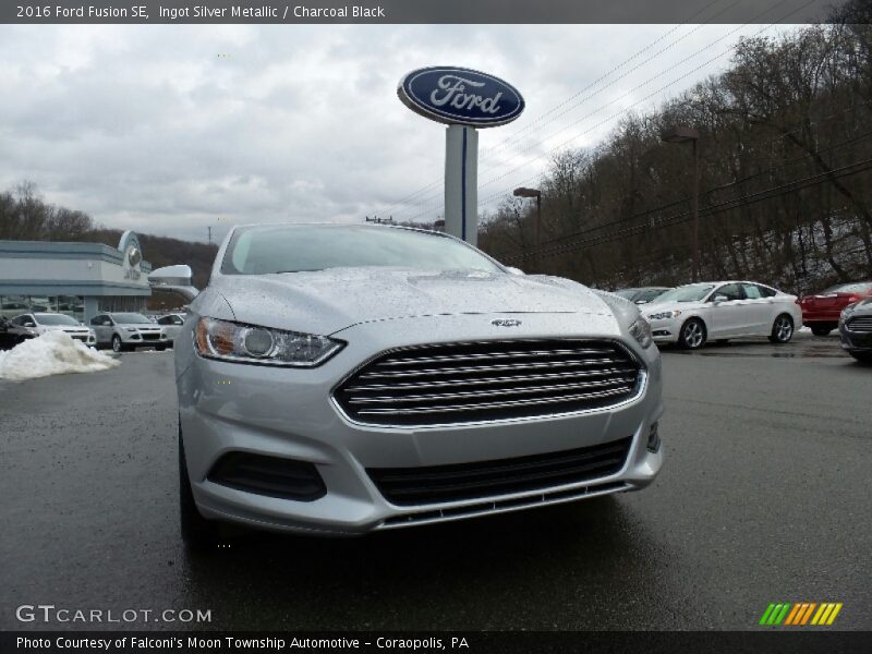 Ingot Silver Metallic / Charcoal Black 2016 Ford Fusion SE