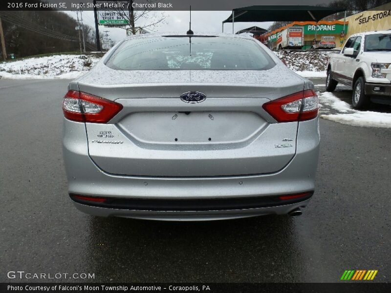Ingot Silver Metallic / Charcoal Black 2016 Ford Fusion SE