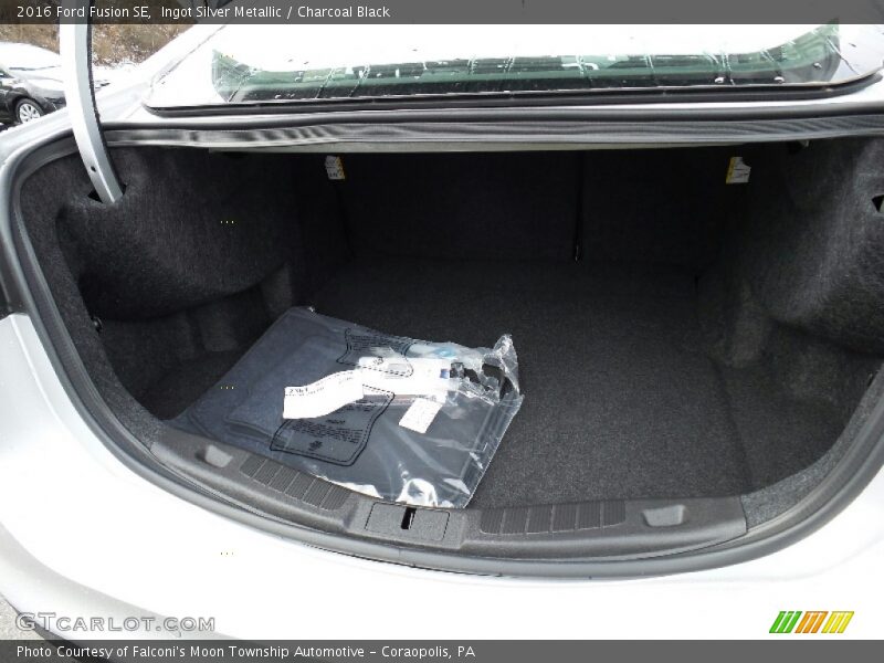 Ingot Silver Metallic / Charcoal Black 2016 Ford Fusion SE