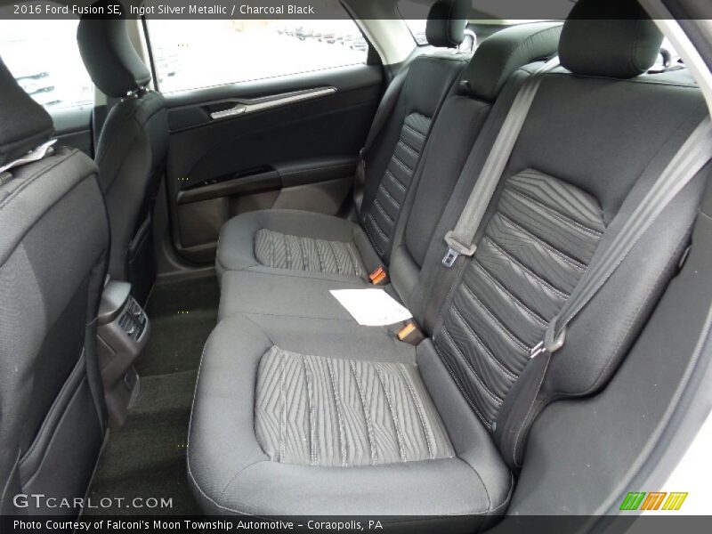 Ingot Silver Metallic / Charcoal Black 2016 Ford Fusion SE