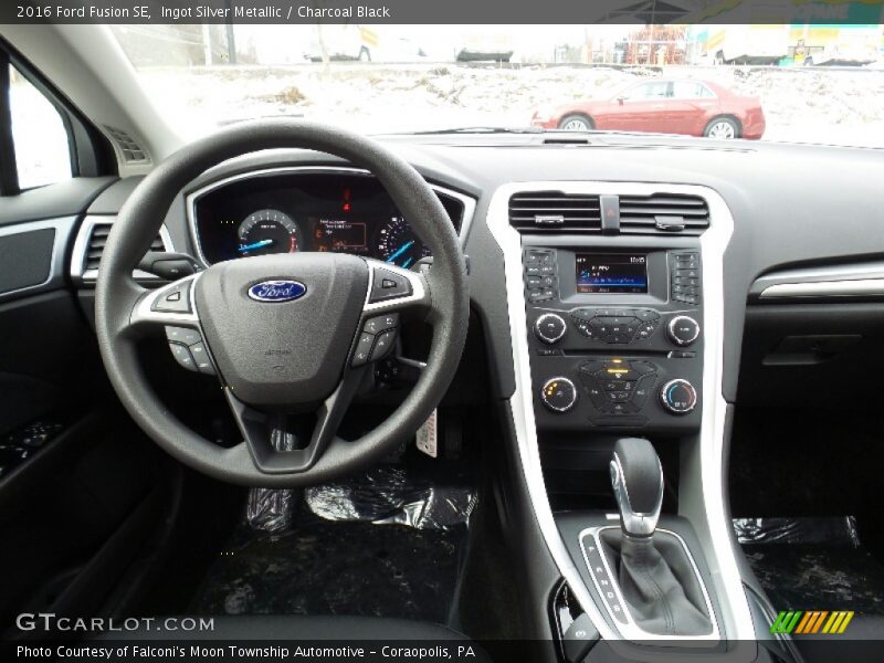Ingot Silver Metallic / Charcoal Black 2016 Ford Fusion SE