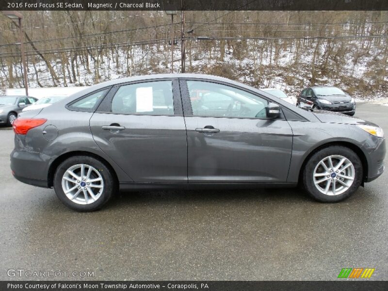 Magnetic / Charcoal Black 2016 Ford Focus SE Sedan
