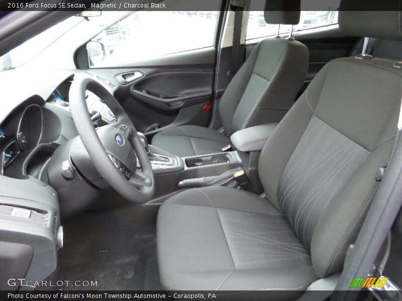 Magnetic / Charcoal Black 2016 Ford Focus SE Sedan