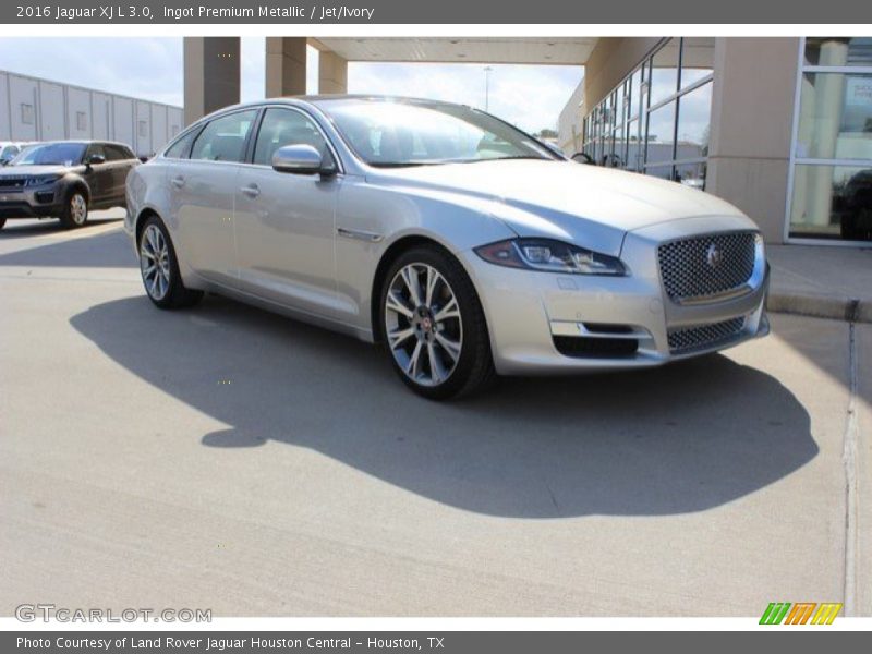 Ingot Premium Metallic / Jet/Ivory 2016 Jaguar XJ L 3.0