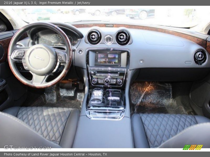 Ingot Premium Metallic / Jet/Ivory 2016 Jaguar XJ L 3.0