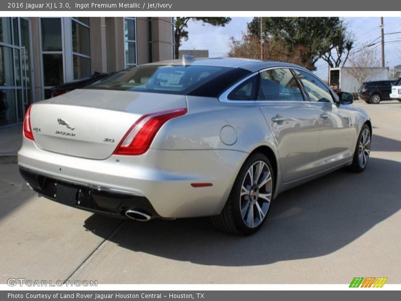 Ingot Premium Metallic / Jet/Ivory 2016 Jaguar XJ L 3.0