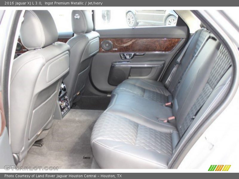 Ingot Premium Metallic / Jet/Ivory 2016 Jaguar XJ L 3.0