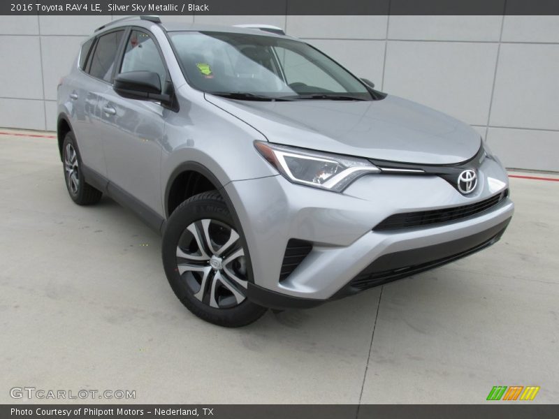 Front 3/4 View of 2016 RAV4 LE