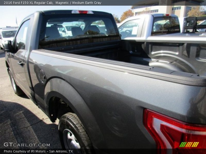 Magnetic / Medium Earth Gray 2016 Ford F150 XL Regular Cab