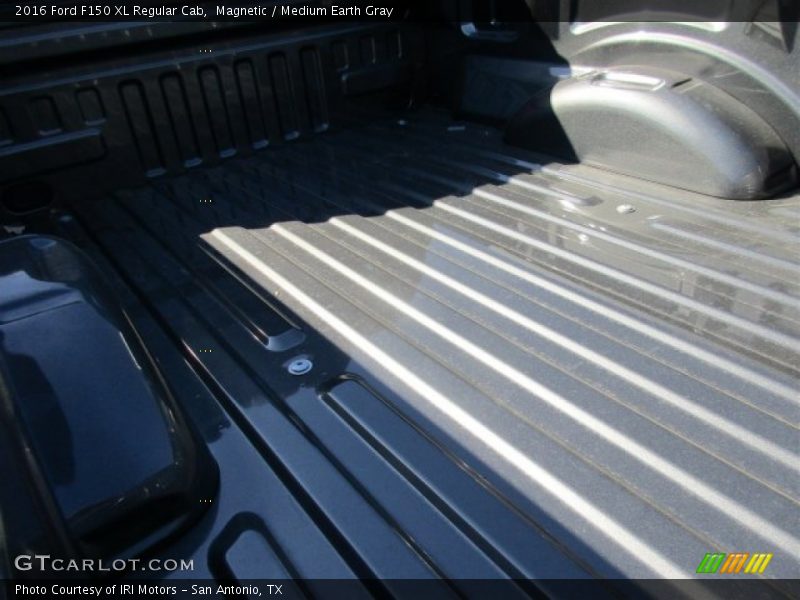 Magnetic / Medium Earth Gray 2016 Ford F150 XL Regular Cab