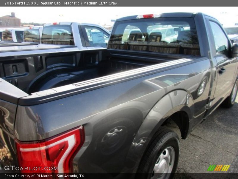 Magnetic / Medium Earth Gray 2016 Ford F150 XL Regular Cab